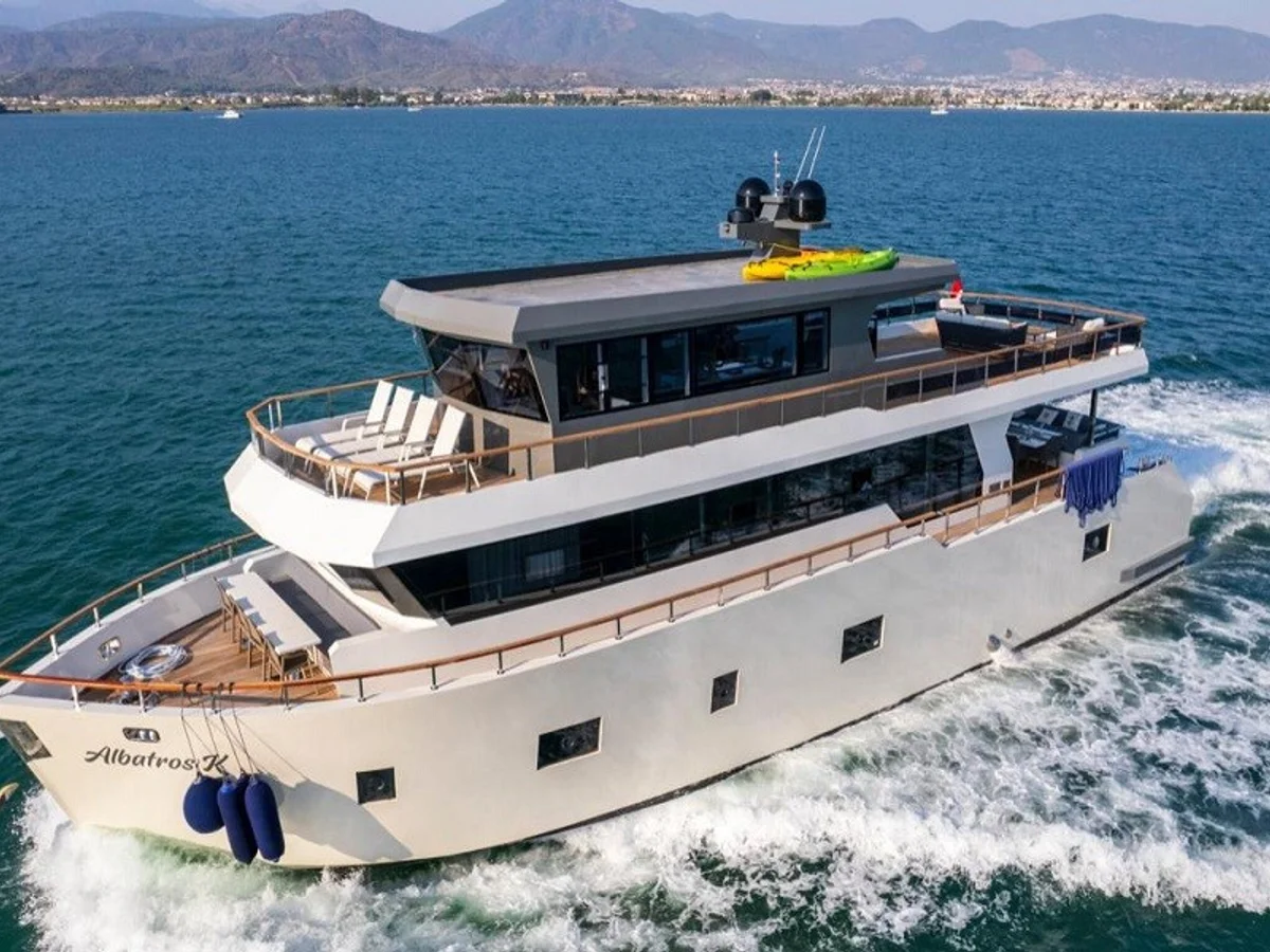 Trawler Albatros Explorer